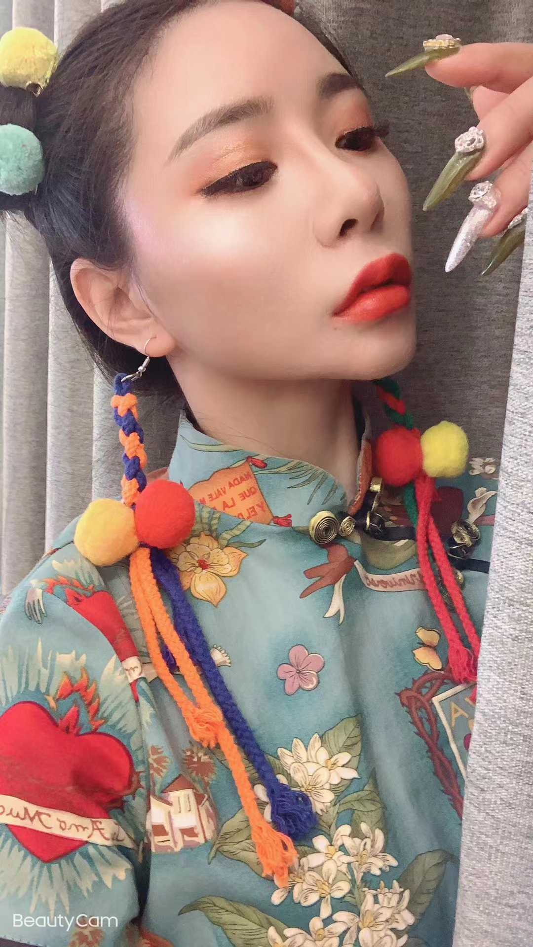 沈阳瑜伽教练，身材苗条